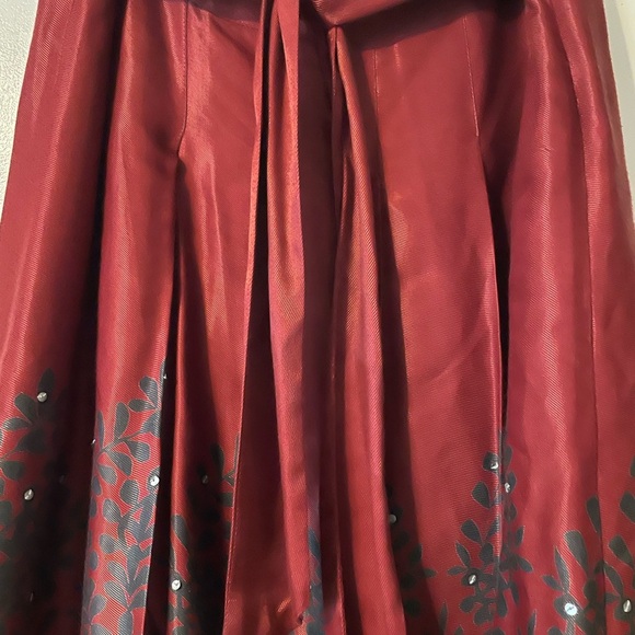 H&M A Line Burgundy Skirt Sequins Leaf Geometric Design Size 12 - Picture 2 of 10